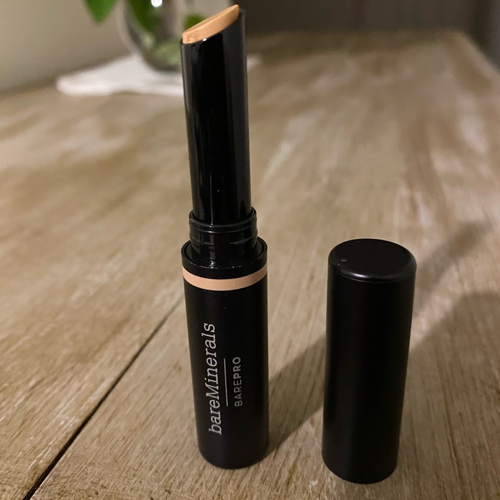 Bare Pro Concealer tan/warm 09